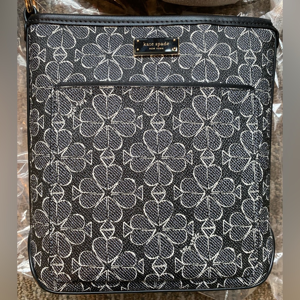 Brand New with Tags: Kate Spade Flower Swingpack